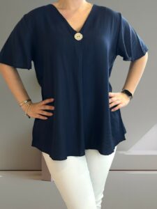 Κομψή κοντομάνικη μπλούζα με λεπτομέρεια κουμπιού