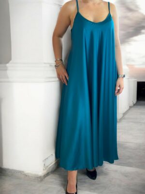 Elegant σατέν φόρεμα με φίνα τιράντα