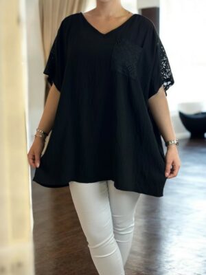 Chic μπλούζα με lace shoulders & lace pocket