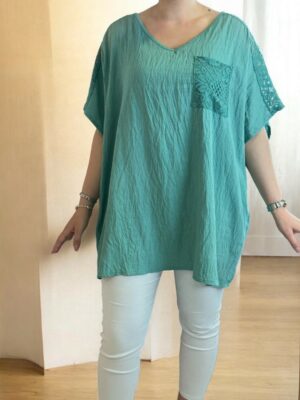 Chic μπλούζα με lace shoulders & lace pocket