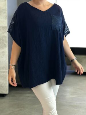 Chic μπλούζα με lace shoulders & lace pocket