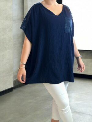 Chic μπλούζα με lace shoulders & lace pocket