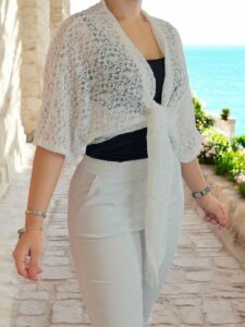 Το δαντελένιο μπολερό που ολοκληρώνει κάθε look