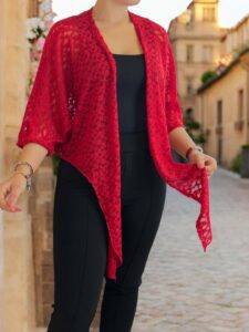 Το δαντελένιο μπολερό που ολοκληρώνει κάθε look