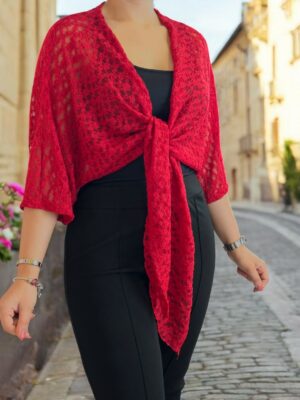 Το δαντελένιο μπολερό που ολοκληρώνει κάθε look