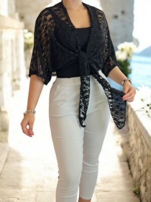 Το δαντελένιο μπολερό που ολοκληρώνει κάθε look
