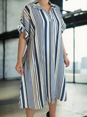 Φόρεμα με διαχρονικές ρίγες και elegant γιακά