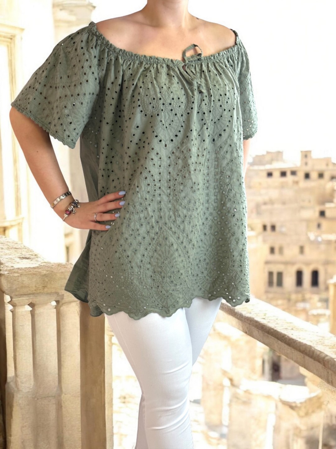 Κομψή Plus Size μπλούζα με κιπούρ σχέδιο