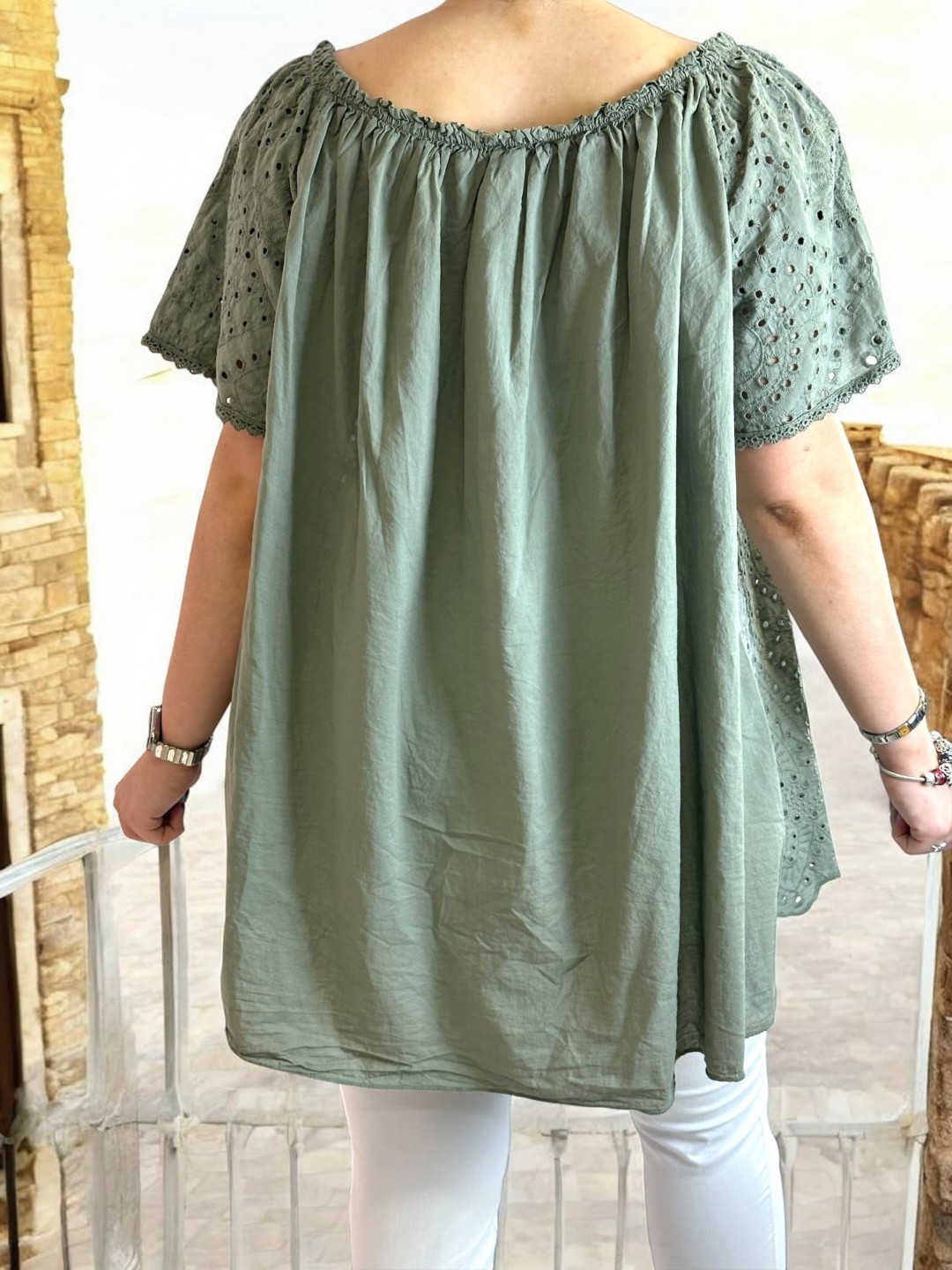 Κομψή Plus Size μπλούζα με κιπούρ σχέδιο