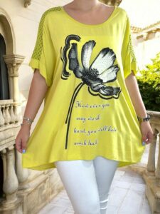 Μπλούζα με ρομαντική floral λεπτομέρεια