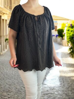 Κομψή Plus Size μπλούζα με κιπούρ σχέδιο