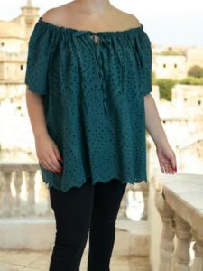 Κομψή Plus Size μπλούζα με κιπούρ σχέδιο