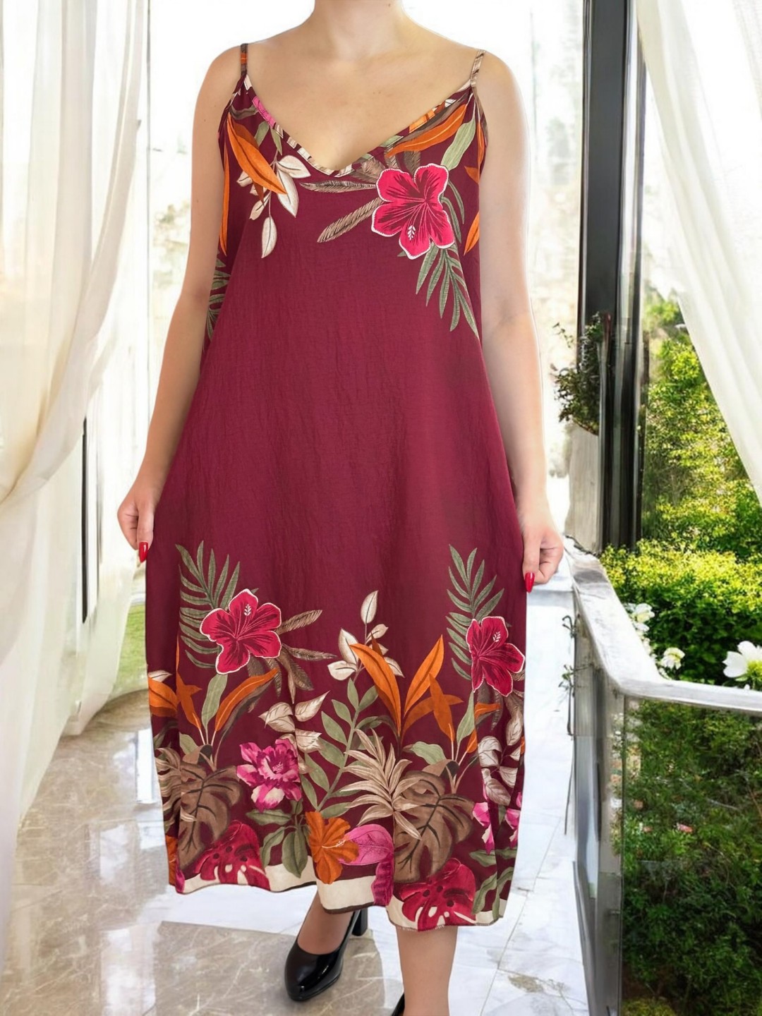 Κομψό τιραντέ φόρεμα με εντυπωσιακό floral print