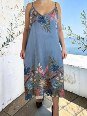 Κομψό τιραντέ φόρεμα με εντυπωσιακό floral print