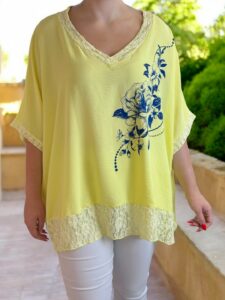 Delicate μπλούζα με floral μοτίβο και lace τελείωμα