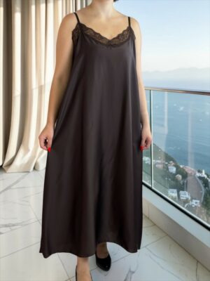 Τιραντέ φόρεμα σε lingerie στυλ