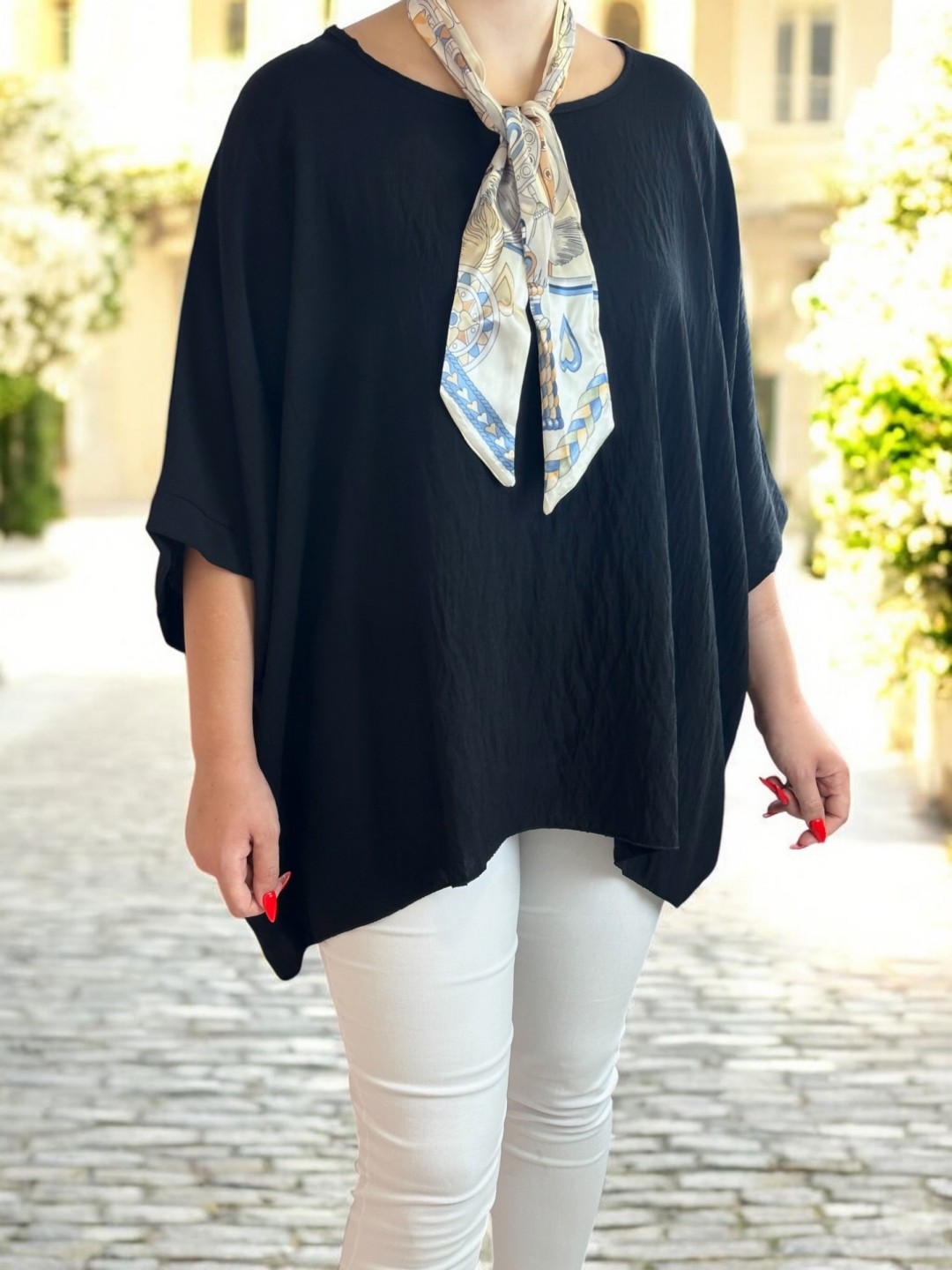 Αέρινη μπλούζα με φουλάρι για elegant εμφανίσεις