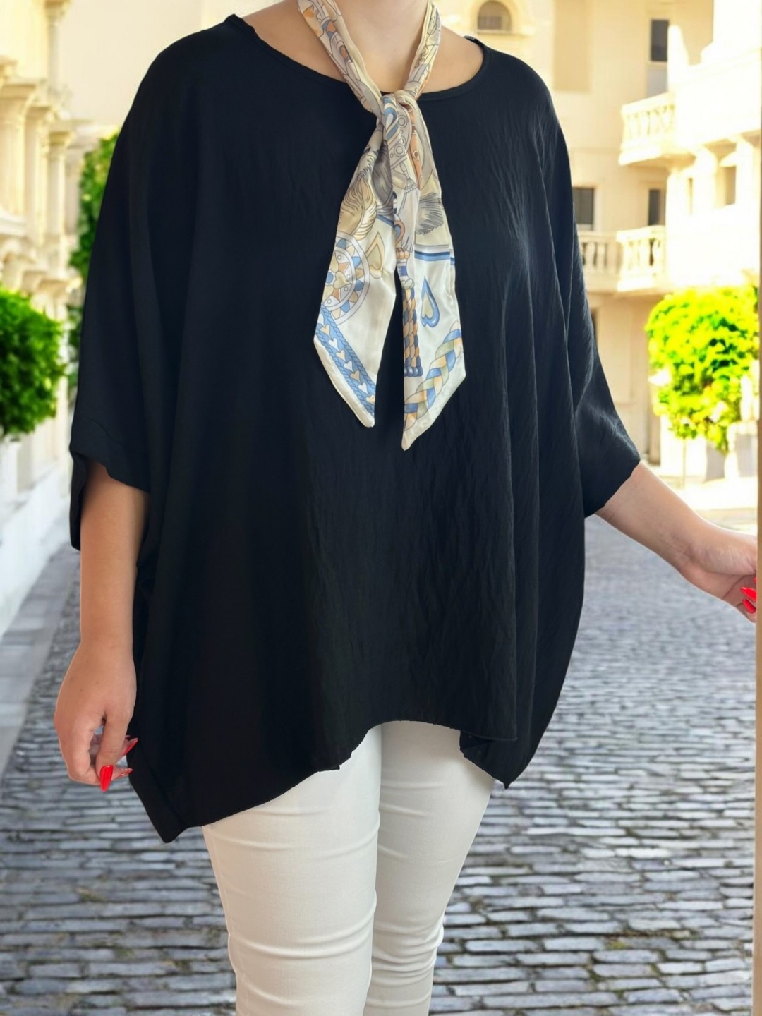 Αέρινη μπλούζα με φουλάρι για elegant εμφανίσεις