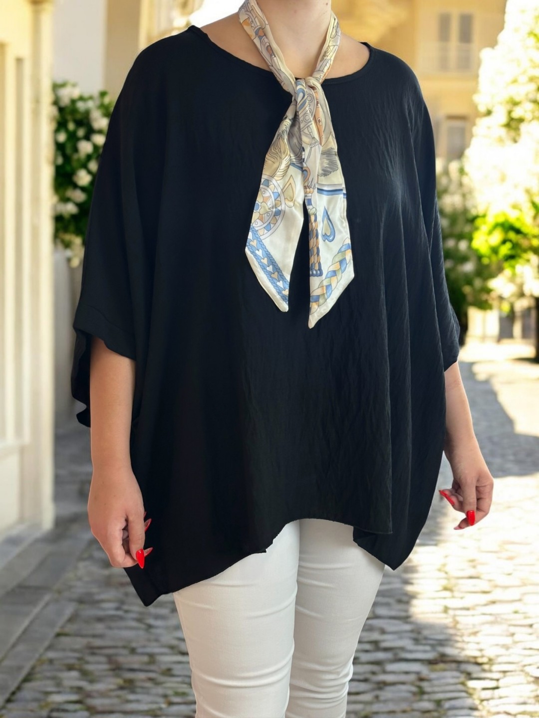 Αέρινη μπλούζα με φουλάρι για elegant εμφανίσεις