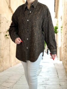 Άνετη ζακέτα με λεοπάρ σχέδιο για μοντέρνα looks