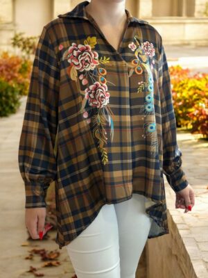 Oversized πουκάμισο με καρό μοτίβο και floral λεπτομέρειες
