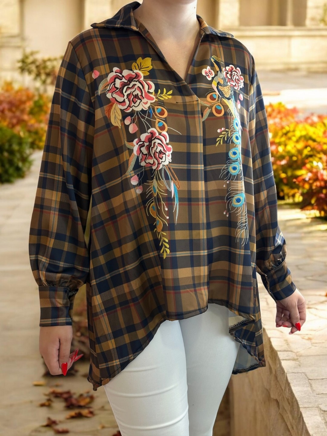 Oversized πουκάμισο με καρό μοτίβο και floral λεπτομέρειες