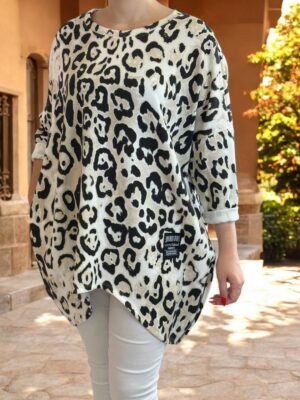 Μπλούζα με ιδιαίτερο animal print και άνετη εφαρμογή