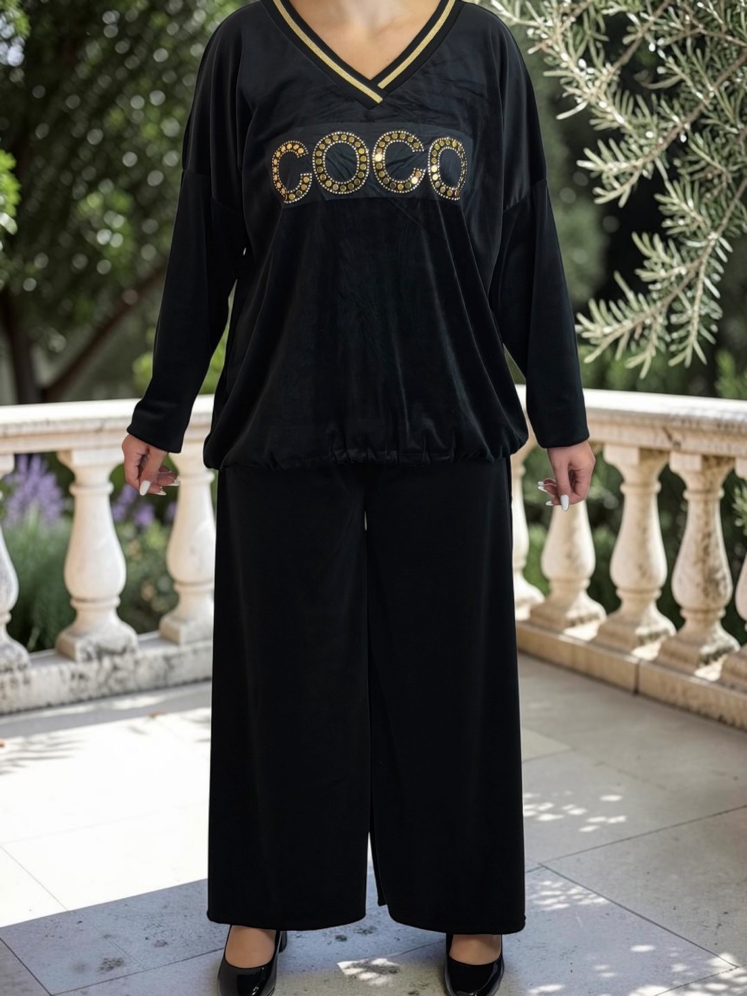 Κομψό Βελουτέ Σετ με COCO & Χρυσές Λεπτομέρειες