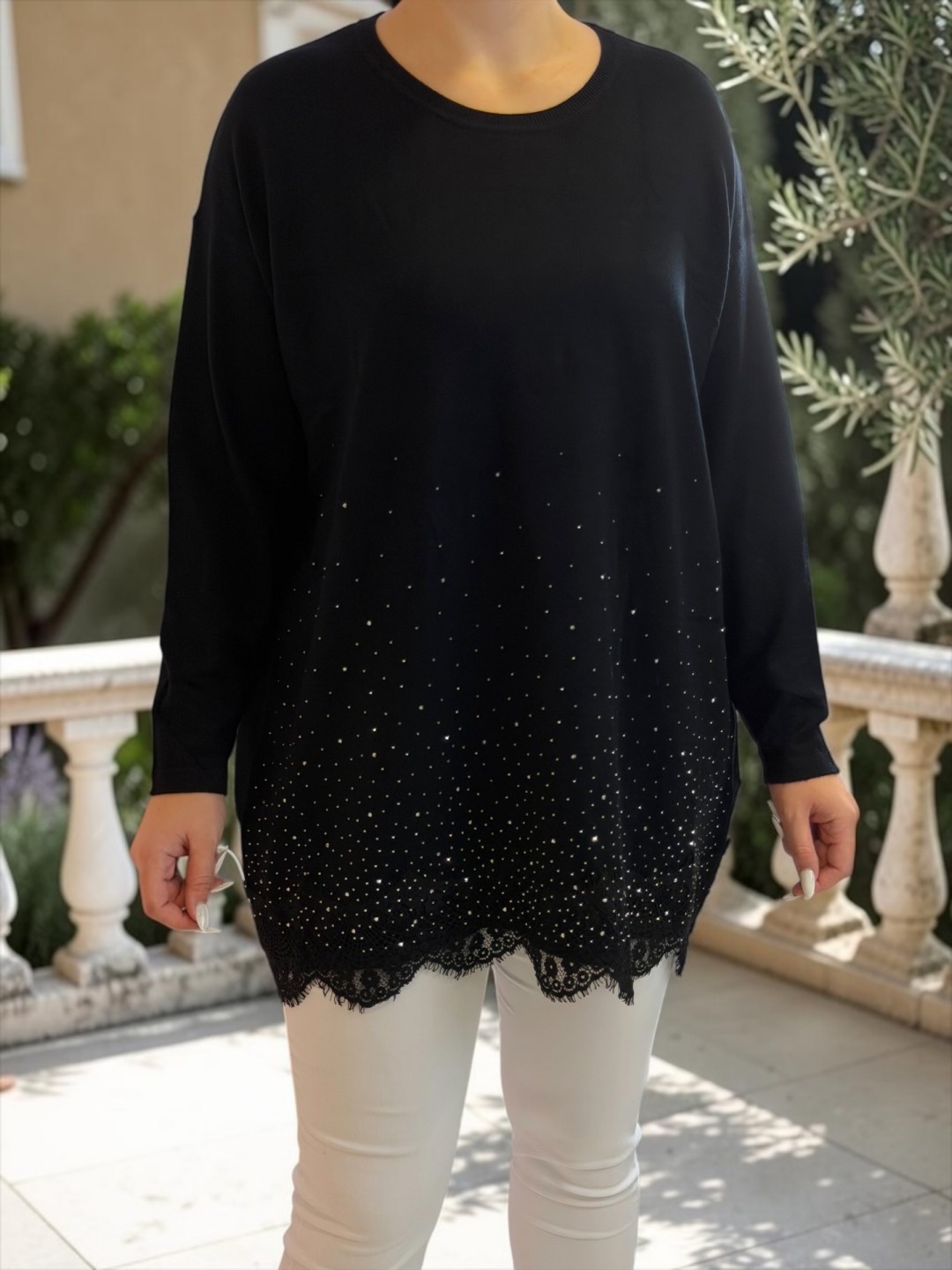 Κομψή Μπλούζα με Strass & Δαντελένιο Τελείωμα