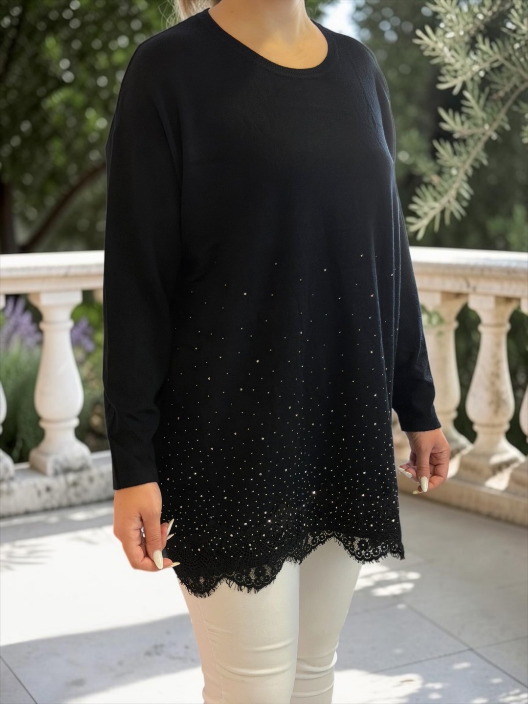 Κομψή Μπλούζα με Strass & Δαντελένιο Τελείωμα