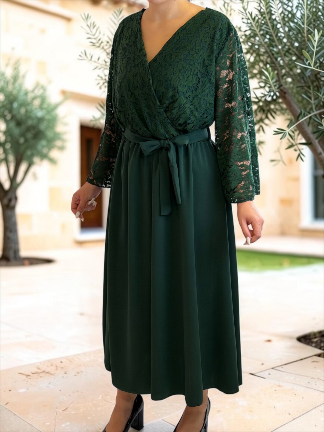 Μακρύ Φόρεμα με Δαντέλα και Δέσιμο στη Μέση