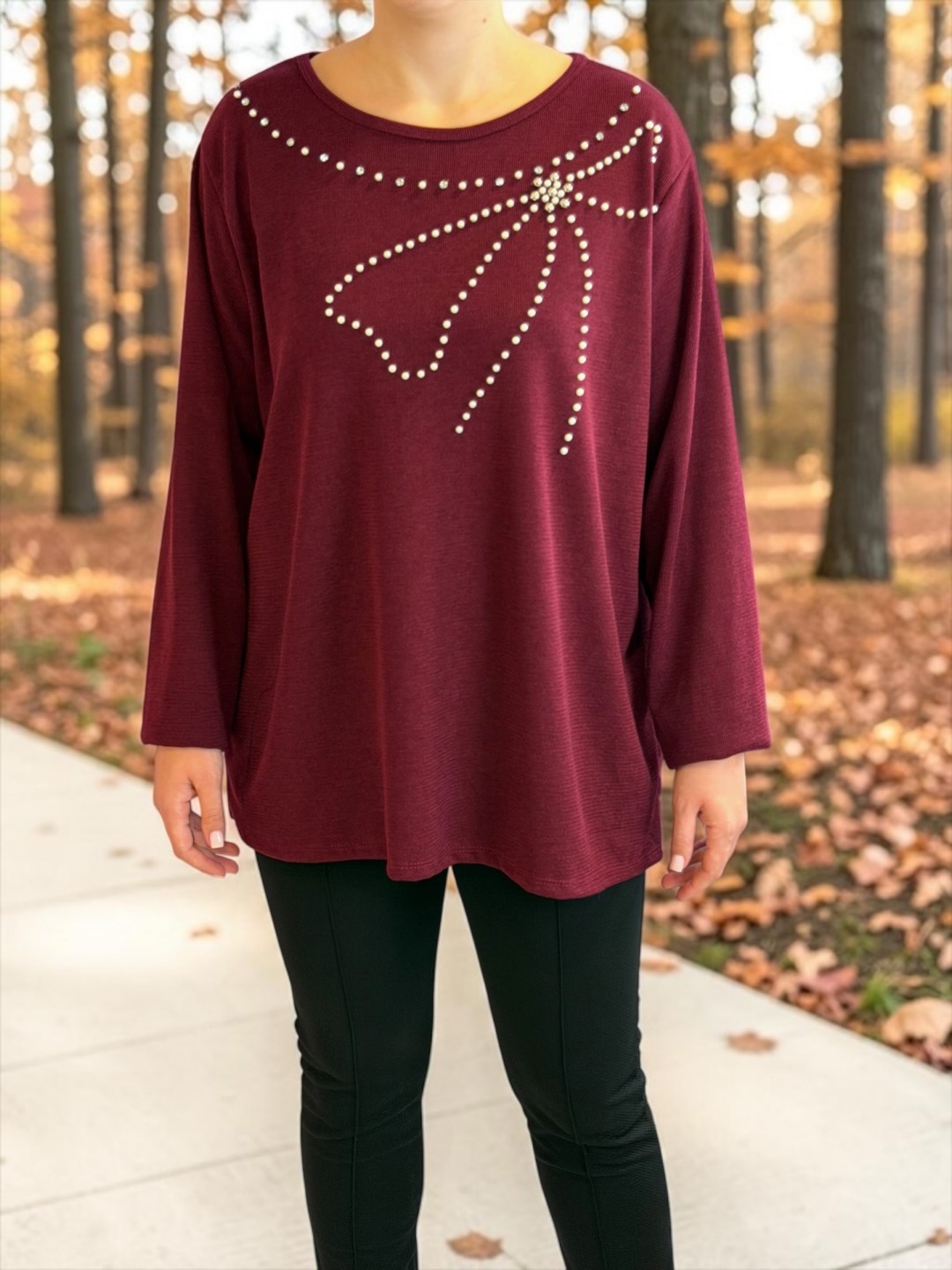 Burgundy Chic – Μπορντό Μπλούζα με Σχέδιο από Πέρλες