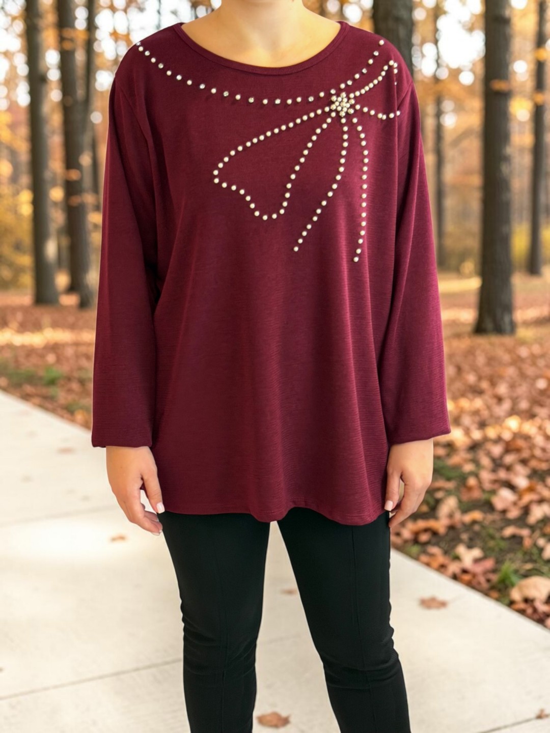 Burgundy Chic – Μπορντό Μπλούζα με Σχέδιο από Πέρλες