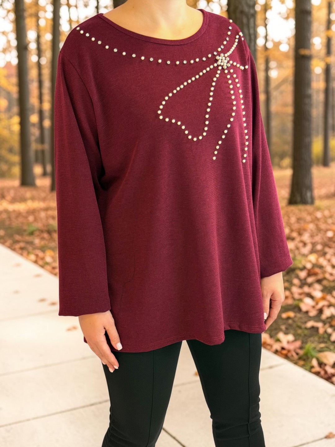 Burgundy Chic – Μπορντό Μπλούζα με Σχέδιο από Πέρλες