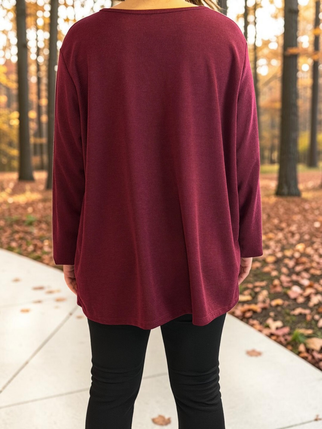 Burgundy Chic – Μπορντό Μπλούζα με Σχέδιο από Πέρλες